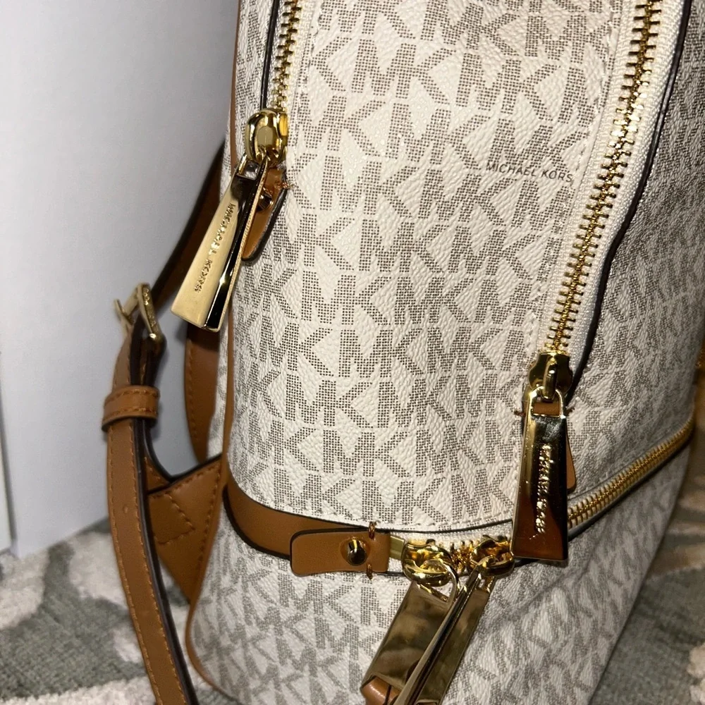 Michael Kors coa plus